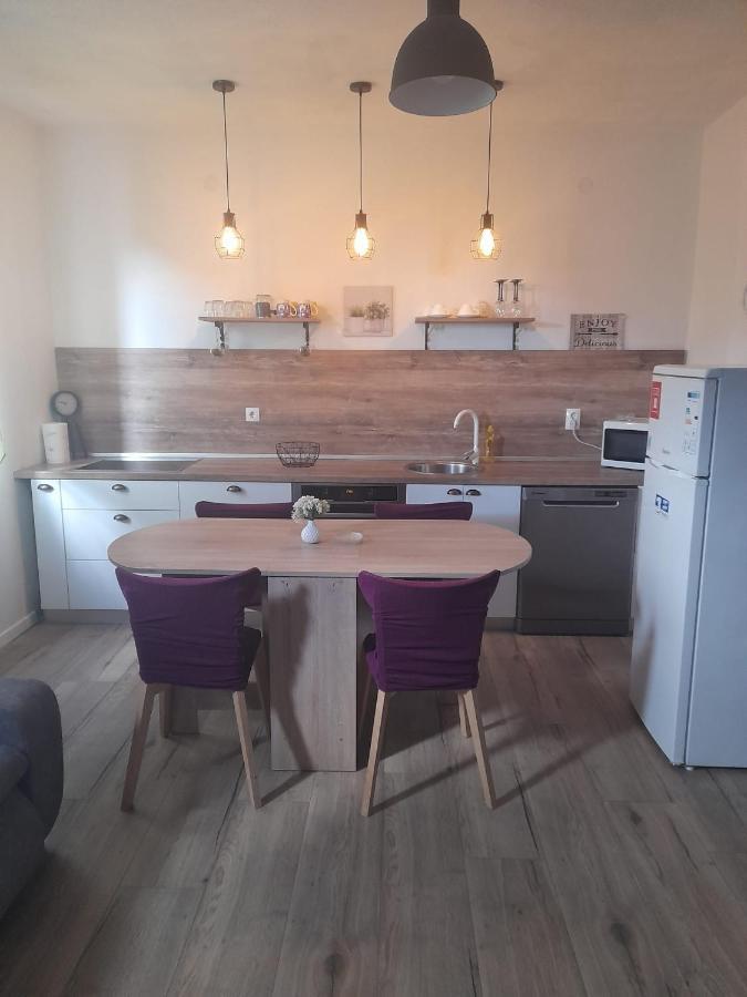 Apartmani Lukacic Weißenburg Zimmer foto